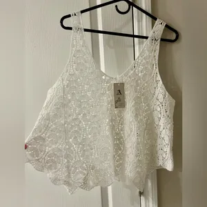 White Lace Crochet Sleeveless Top thumbnail 2
