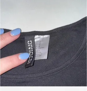 Divided Bedazzled baby tee H&M thumbnail 2