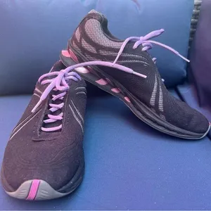 New Balance size 8 1/2 thumbnail 1