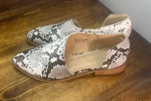 A rider girl gray snakeskin print flats size 6 thumbnail 1