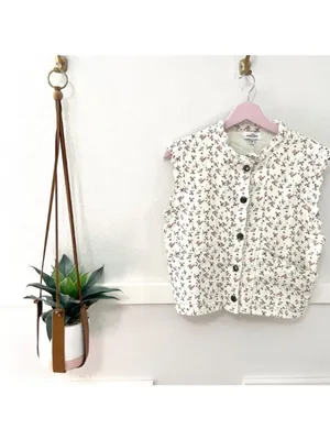 NWT AnnieWear Ditsy Print Denim Crop Vest Size S White Floral Scalloped thumbnail 2