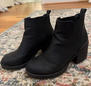 Dirty Laundry black leather booties thumbnail 1