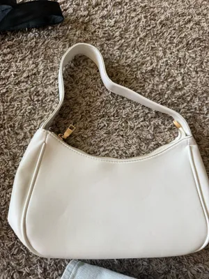 White purse thumbnail 1