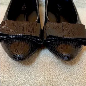 Vaneli Pointed Toe Flats Black Snakeskin‎ Bow Classic Professional Womens 8.5 thumbnail 3