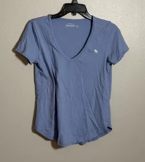 Abercrombie‎ & Fitch Women’s Casual Minimalist Light Blue V-Neck Tee size S thumbnail 1