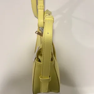 Time and Tru Lemon Crossbody Bag thumbnail 5