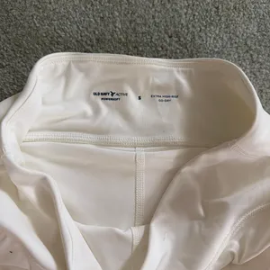 Old Navy White athletic skirt thumbnail 2