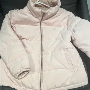 Levi’s Light Pink Puffer Jacket Size XL Cozy Quilted Winter Coat thumbnail 2