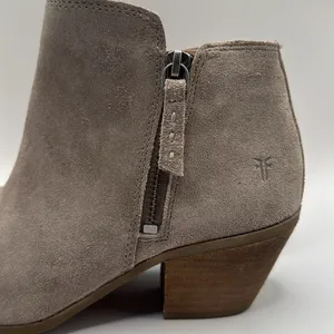 FRYE Judith Bootie in Taupe‎ Suede Double Zip Stack Heel Size 7 thumbnail 2