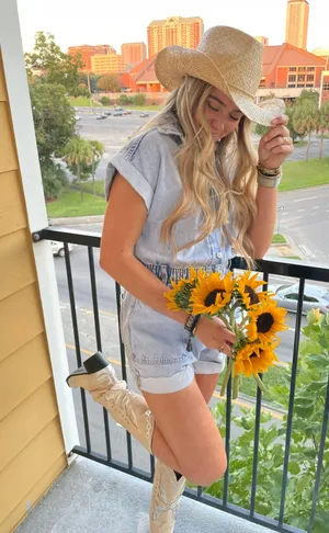 Cowboy boots Size 8.5 thumbnail 2
