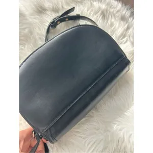 Michael Kors Cary Leather Saddle Crossbody bag Magnetic flap closure bag black h thumbnail 3