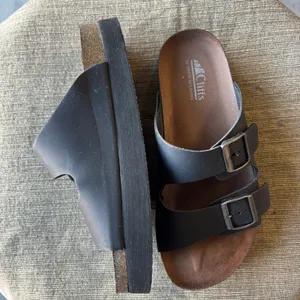 Cliffs Brown with Black Straps Birkenstock-style Slides thumbnail 2