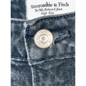Abercrombie & Fitch Curve Love 90s Relaxed Jean High Rise Black Jeans Size 26 2 thumbnail 5