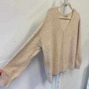 LOFT Womens V-Neck Seamed Drop Shoulder Sweater Beige Marl Size Med Neutral Fall thumbnail 3