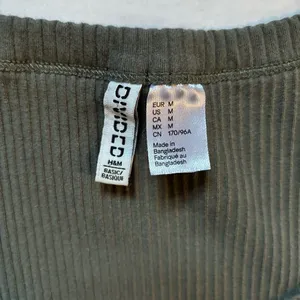 H&M- Green Long Sleeve Ribbed Cropped Top thumbnail 3