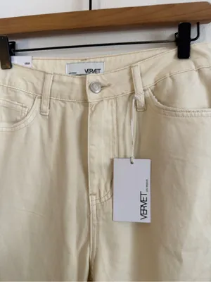 Vervet Leslie 90s‎ Vintage Flare Jeans in Ivory thumbnail 3