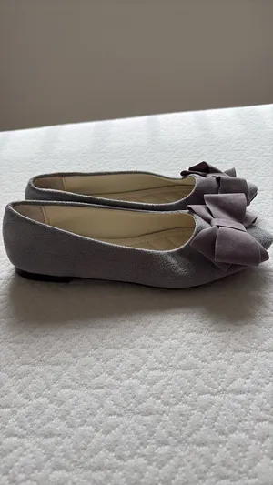 Women’s Gray Bow Ballet Flats – Good Condition Size 5.5 thumbnail 2