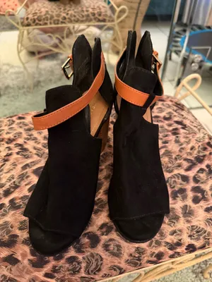 Kenneth Cole Super stylish heels size 7 🩷 thumbnail 3