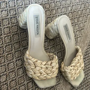 Steve Madden Laveda Sandal in Beige Size 7.5 thumbnail 4