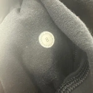Lululemon Athletica Crewneck Sweatshirt Black Long Sleeve Raglan Pocket Size 8‎ thumbnail 2