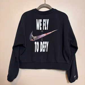 Nike Women’s Sweatshirt Crop Crewneck Fly to Defy‎ Long Sleeve Black Size Small thumbnail 6