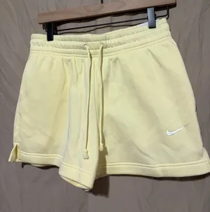 Nike shorts thumbnail 1