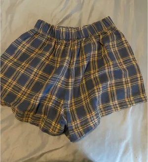 Shein shorts thumbnail 2