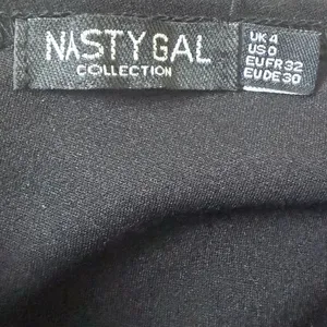 Nasty Gal Black Organza One Shoulder Ruffle Crop Top Size 0 XS NWOT thumbnail 3