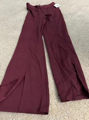 Casual burgundy size medium pants split on front bottom stretchy comfy cute thumbnail 1