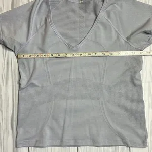 Lululemon Blue v neck Speedy Short Sleeve T-shirt Cropped Size 8 thumbnail 4