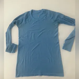 Women’s Lululemon light blue long Sleve thumbnail 2