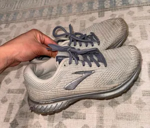 Running Shoes thumbnail 1