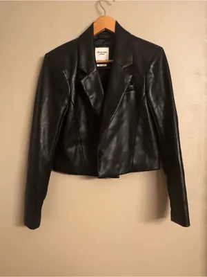 ABERCROMBIE Cropped Vegan Faux Leather Jacket thumbnail 2