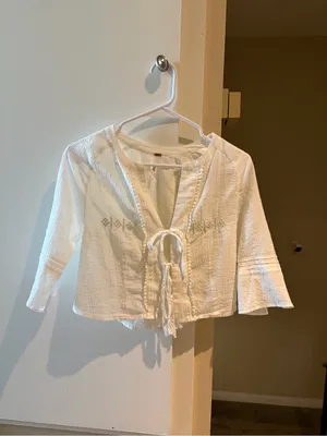 Free people White boho bohemian Tie-Front Blouse with embroidery details thumbnail 2