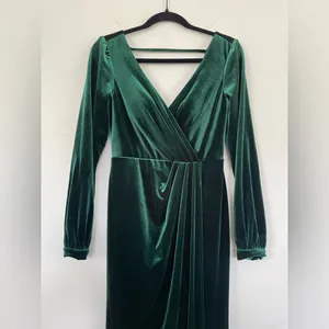 REVELRY Vera Velvet Dress in Emerald Green Size 4 | Evening | Bridesmaid Dress thumbnail 6