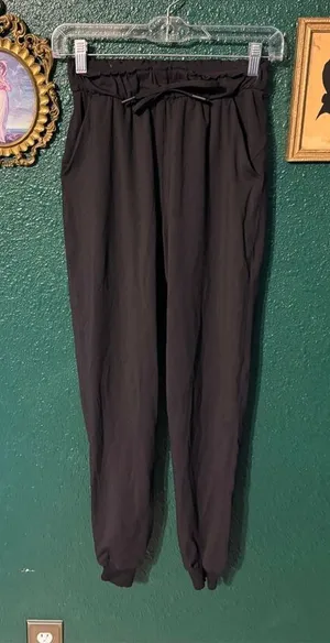 Lululemon Keep Moving Jogger Sz 2 Black thumbnail 1