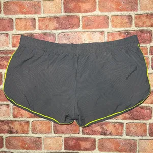 Pre-Owned Under Armour Gray Heatgear Semi-Fitted Running Swim Shorts Size L Gym thumbnail 2