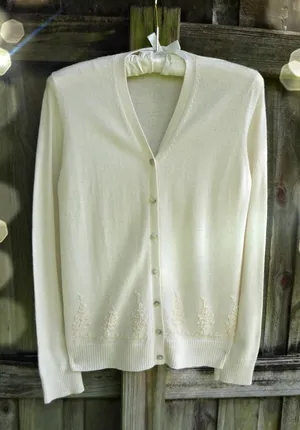 Liz Claiborne Collections Cream White Sweater thumbnail 1