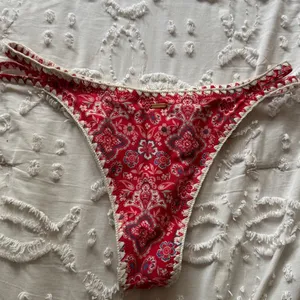 Hollister S RED BANDANA PRINT BIKINI BOTTOMS thumbnail 2