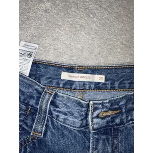 Levis '94 Baggy Jeans Women 25x31 Medium Wash Blue EUC! thumbnail 4