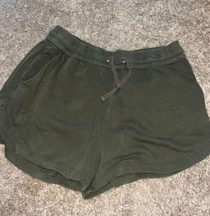 H&M Shorts thumbnail 1