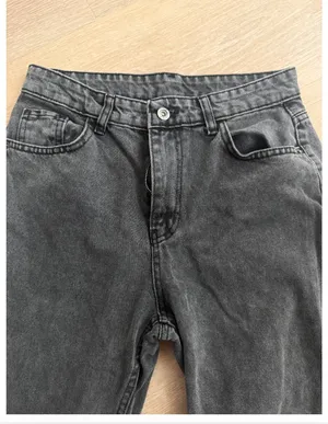 SHEIN Dark Gray Acid-Wash Straight-Leg Jeans Size M thumbnail 3