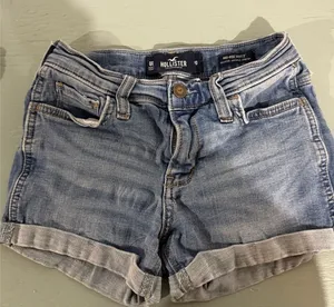 Hollister Denim Jean Cuffed Shorts Size 00 thumbnail 1
