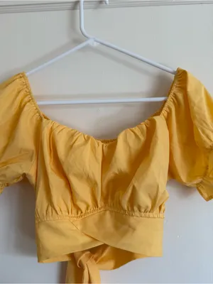 Sweetheart Yellow Puff-Sleeve Crop Top by thumbnail 3