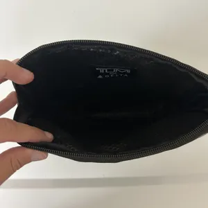 TUMI Delta Grey Pouch 8" Zippered‎ Soft Travel Case Toiletry w/Contents UNUSED thumbnail 4