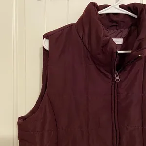 New York‎ & Company women’s deep purple light padding puffer zip vest pockets XL thumbnail 2