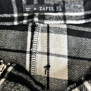 Zaful black and white plaid mini skirt with zippers thumbnail 5