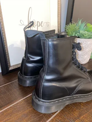 Dr. Martens The Original 1460 All Black Mono Smooth Leather Combat Boots Size 7 thumbnail 2