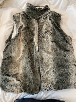 Reversible White And Fur Vest Size M thumbnail 1
