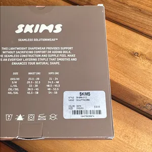 SKIMS sculpting bra onyx thumbnail 3